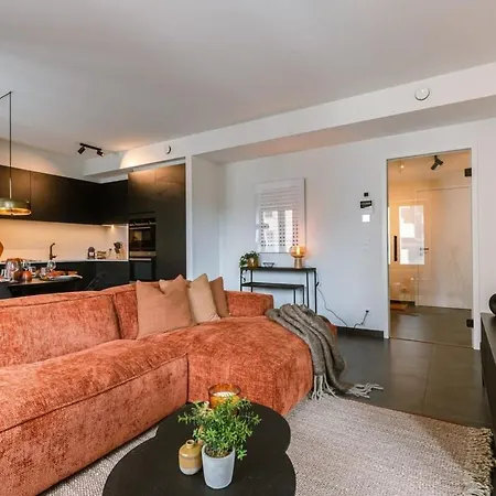 Daire Huswell - Cozy A Stone's Throw From The *